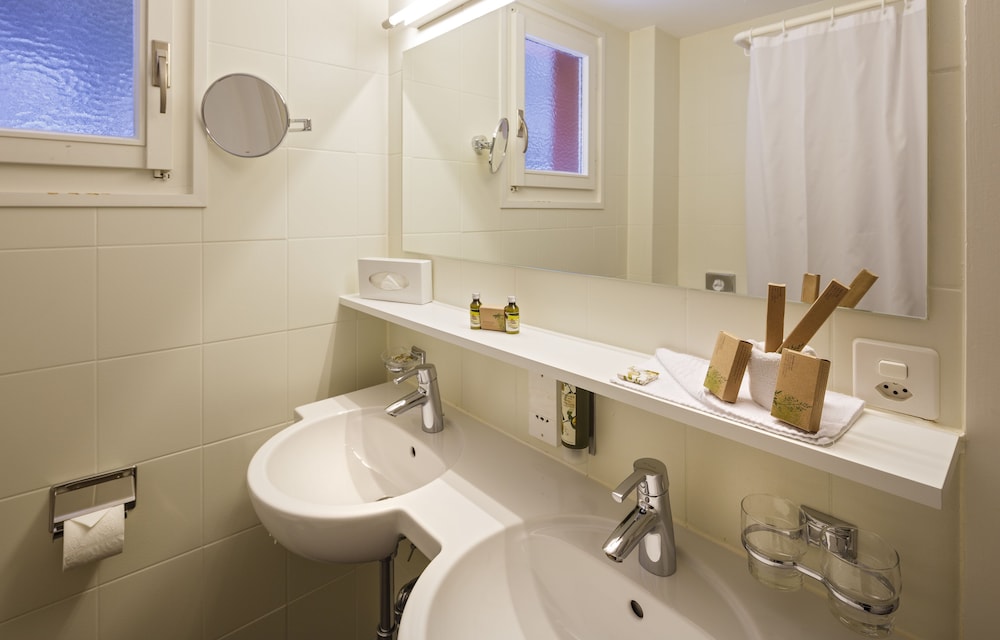 Standard Double Room (Forrest view, located at the rear of the hotel) - Photo 5
