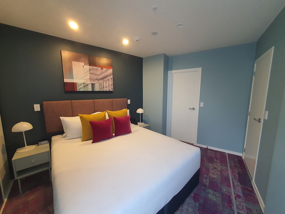 One Bedroom Apartment King thumbnail 5