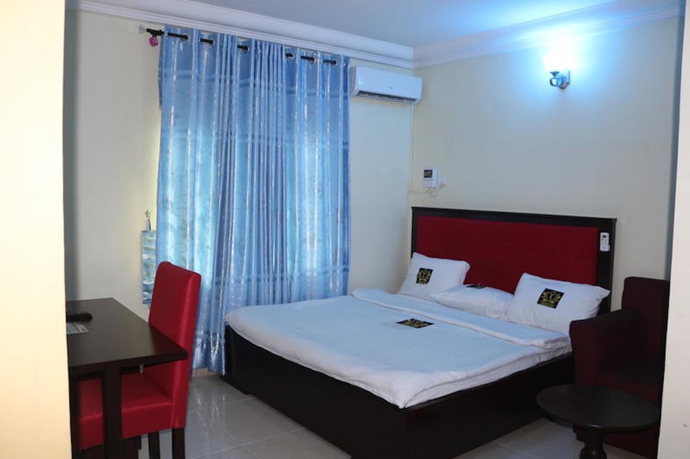 Premium Suite, 1 Queen Bed, Non Smoking photo 2