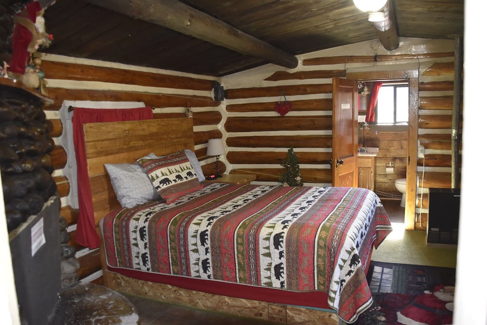 Santa's Cabin (No Pets) photo 3