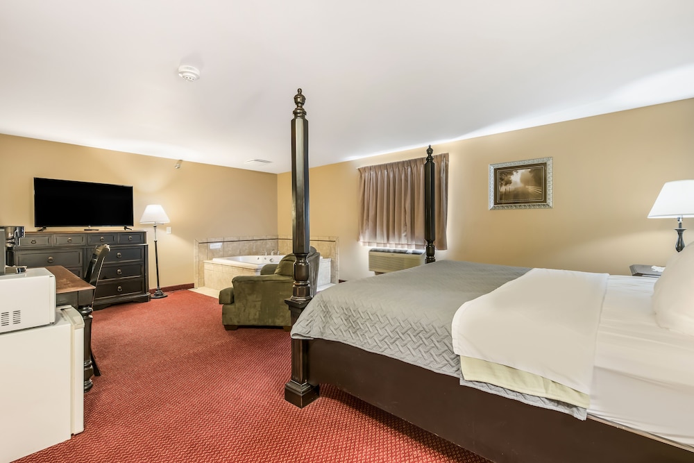 Suite, 1 King Bed, Non Smoking, Jetted Tub - Photo 4