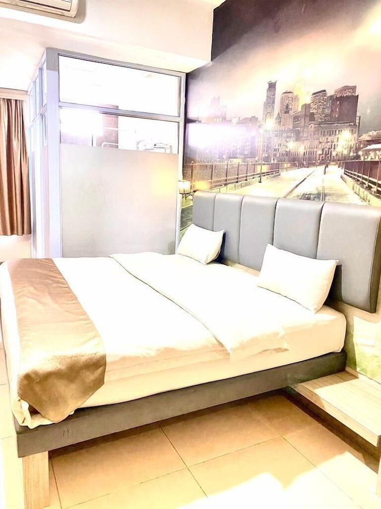 Superior Room, 1 King Bed photo 1