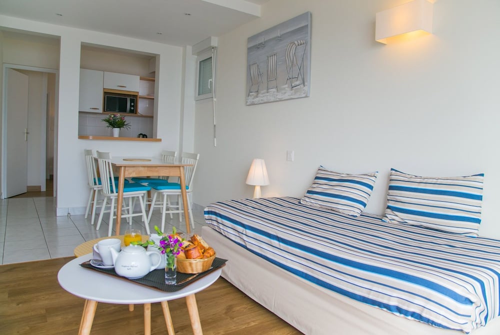 Apartment, 1 Double Bed, Sea View photo 2