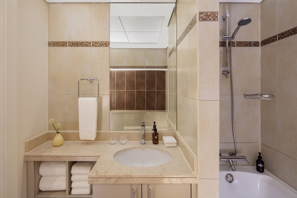 Suite, 2 Bedrooms, Kitchen, City View photo 2