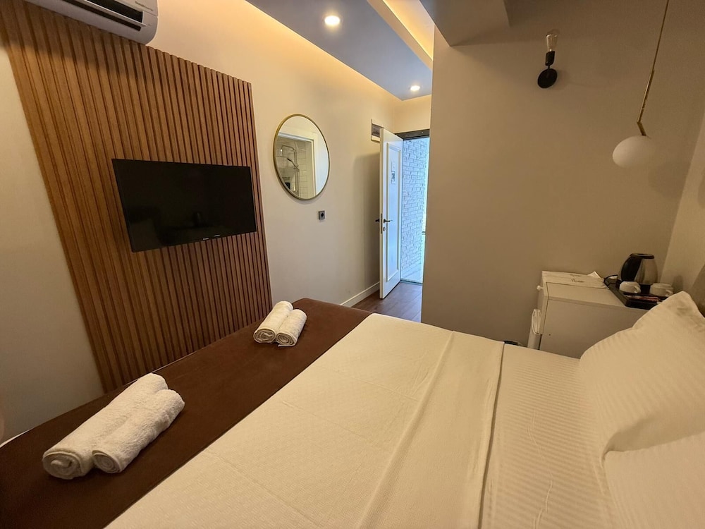 Economy Room