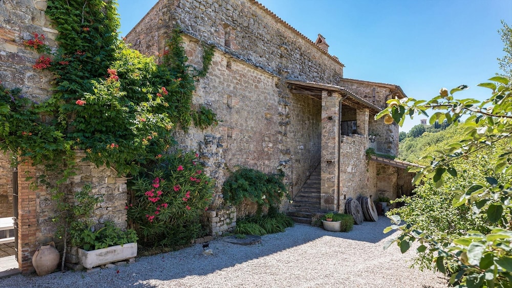 Villa photo 3