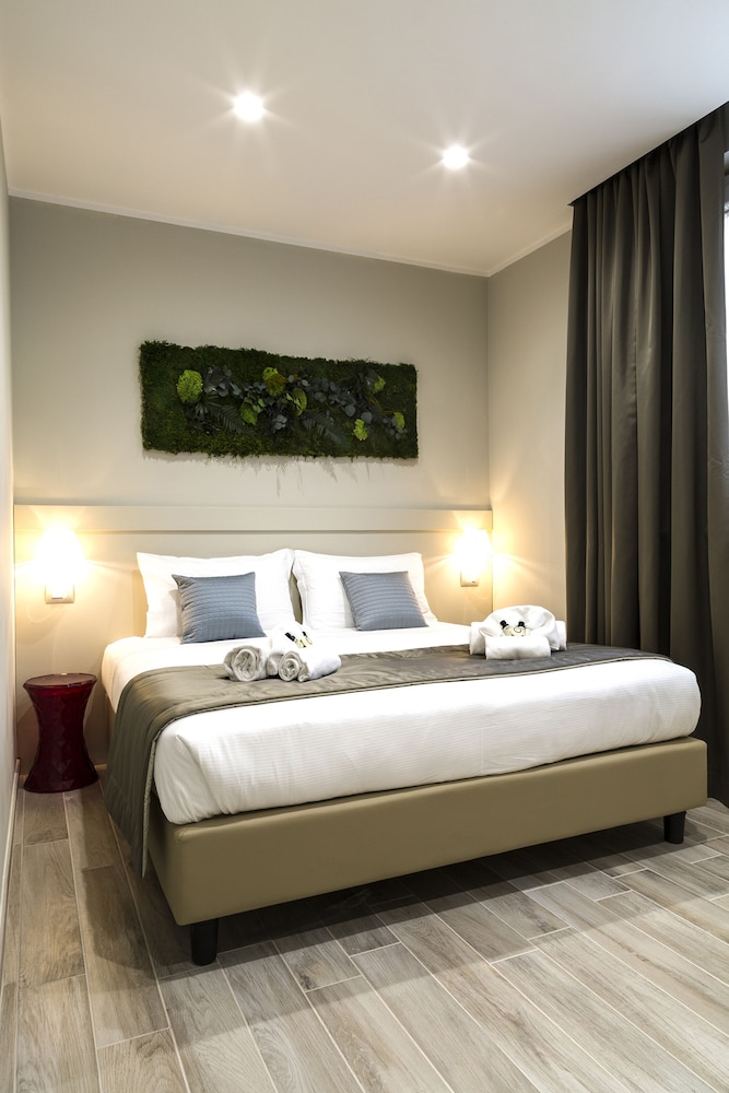 Superior Room, 1 King Bed, Non Smoking photo 2
