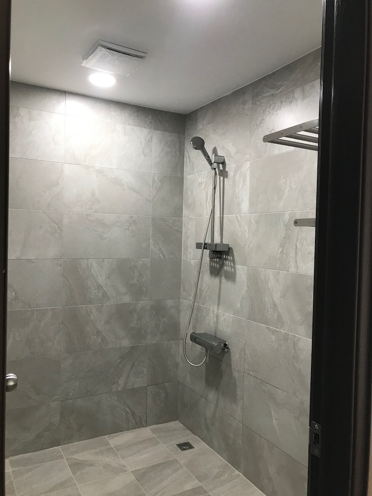 Quadruple Room, Shared Bathroom - Photo 4
