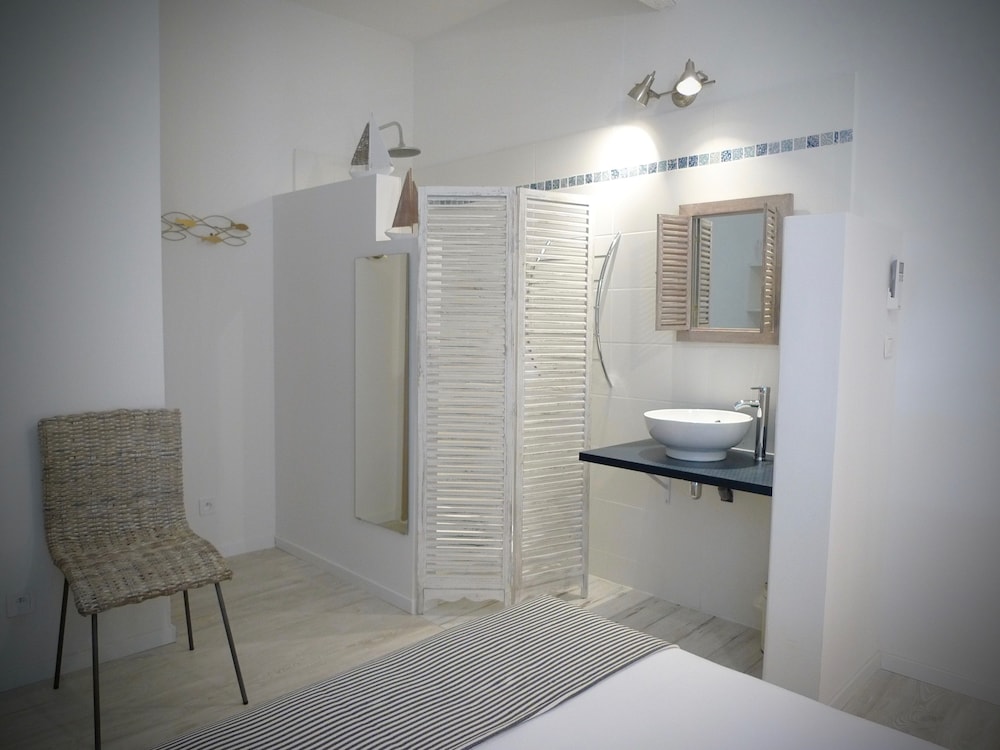 Double Room (n°2) photo 3