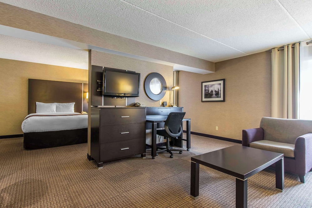 Suite, Multiple Beds, Non Smoking - Photo 3