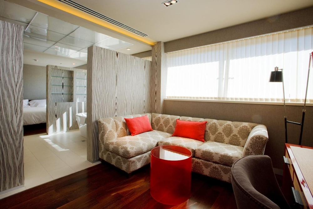 Suite - Photo 8