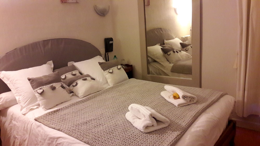 Standard Double Room photo 3