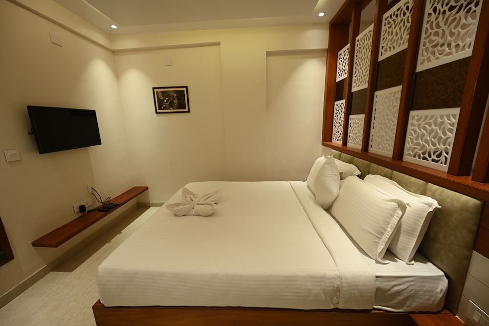 Suite Room - Photo 14