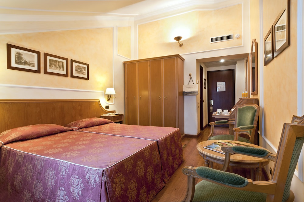 STANDARD double room, on the back without view - Photo 2