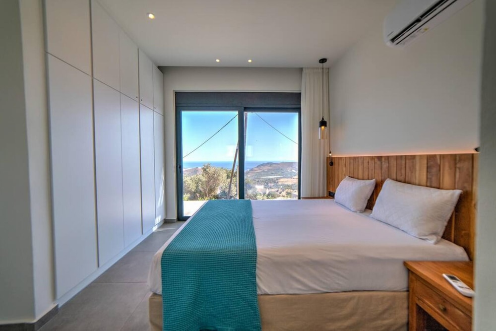 Villa photo 2