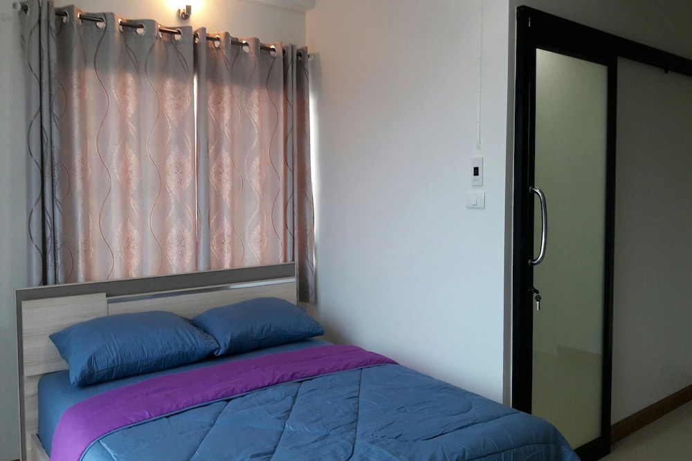 Deluxe Double Room with Private Bathroom photo 2
