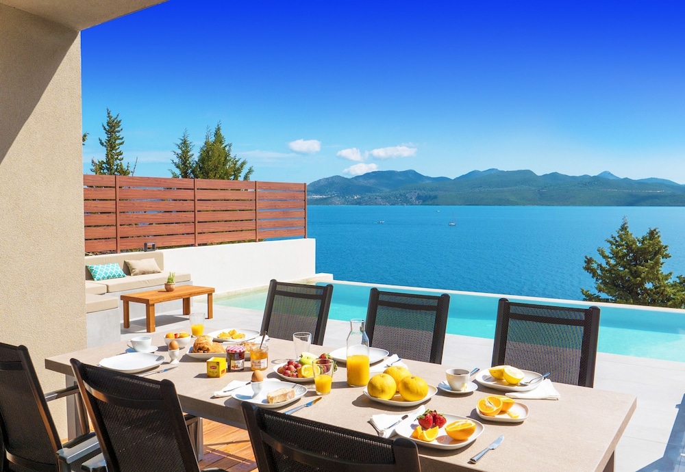 Villa photo 3