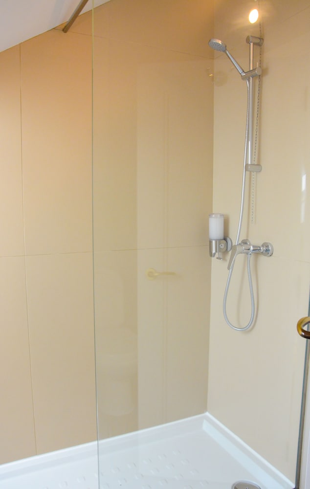 Double or Twin Room - Photo 6
