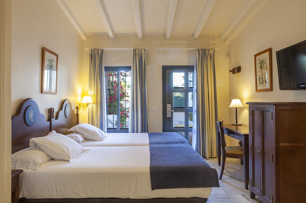 Standard Double or Twin Room - Photo 1