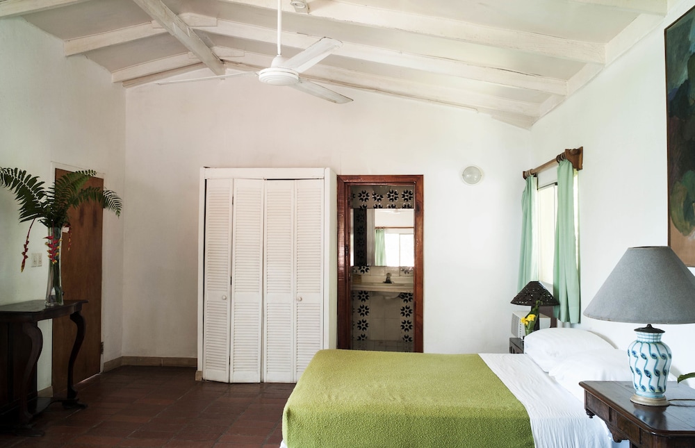 Classic Room, 2 Queen Beds, Non Smoking, Ocean View photo 2