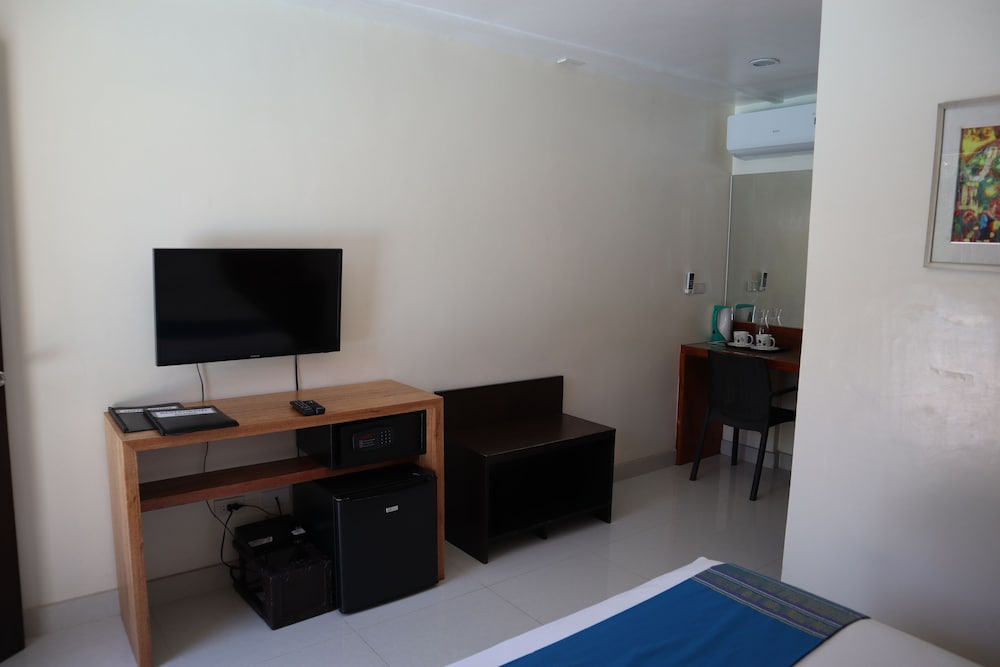Deluxe Room, Poolside photo 3
