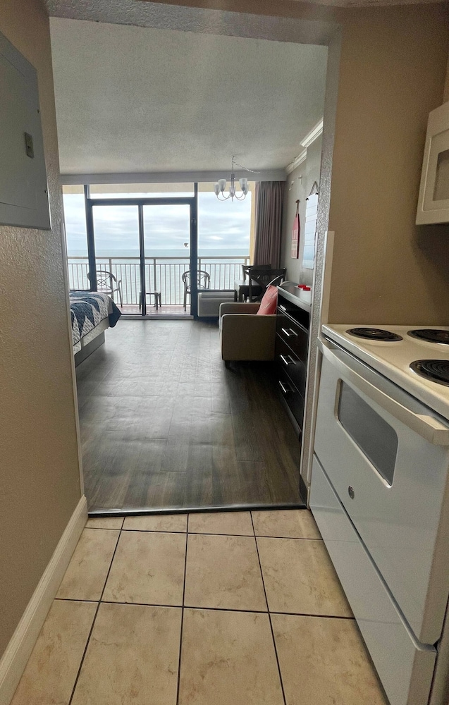 Stunning Oceanfront View! Heart Of The Golden Mile, Photo 27