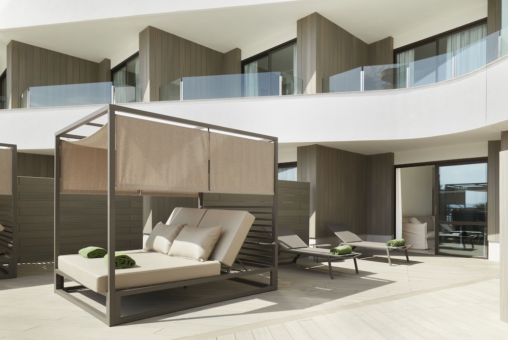 The Level Premium Sea View with Solarium