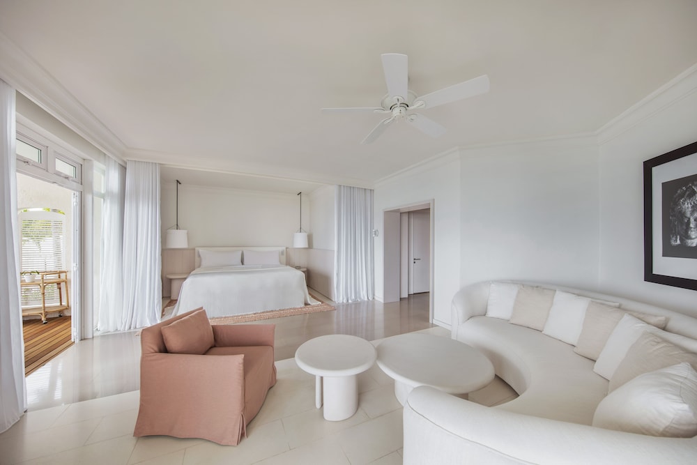 Suite, 1 King Bed (Ocean, 90sqm)