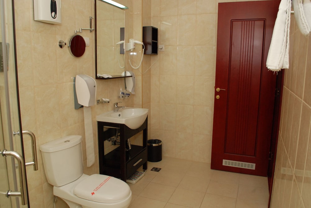 Suite, 1 Bedroom - Photo 8