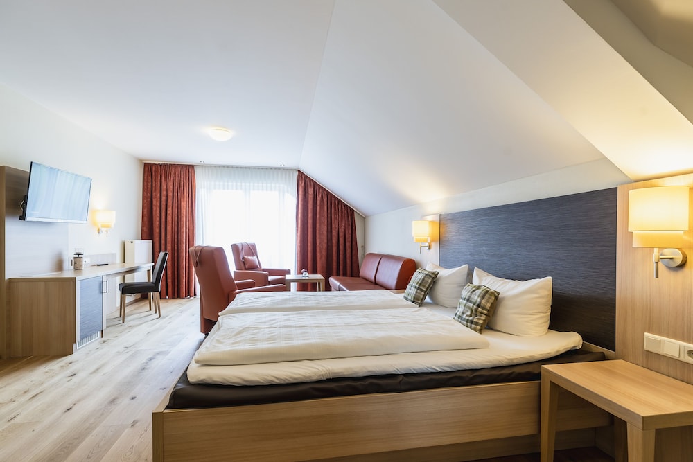 Junior Suite Deluxe Plus B with Balcony photo 1