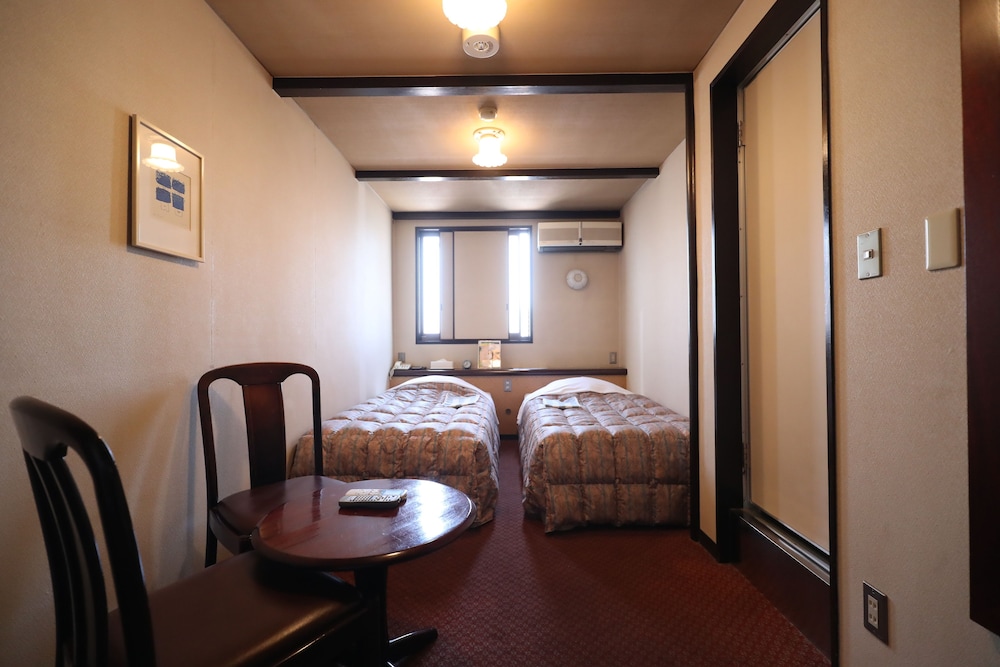 Twin Room - Photo 3