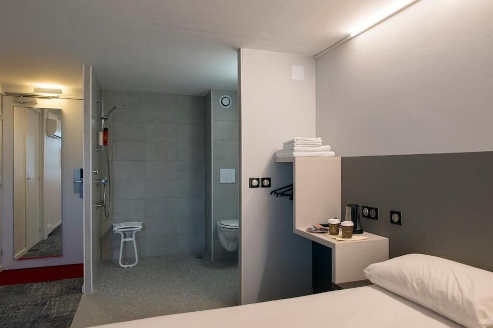 Standard Double Room, 1 Queen Bed, Accessible photo 2