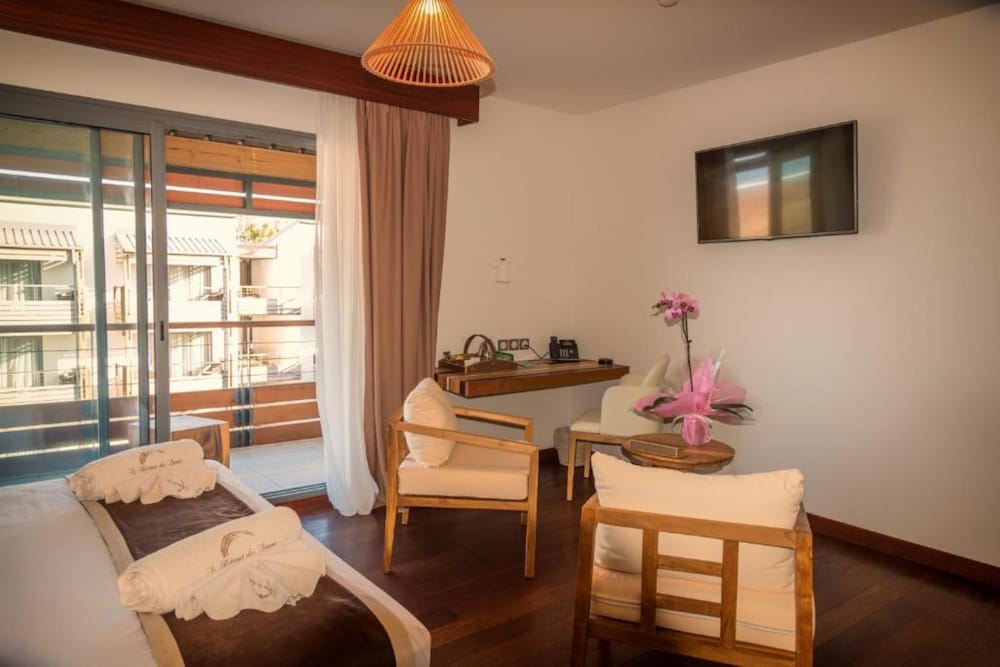 Deluxe Double or Twin Room, Pool View photo 3