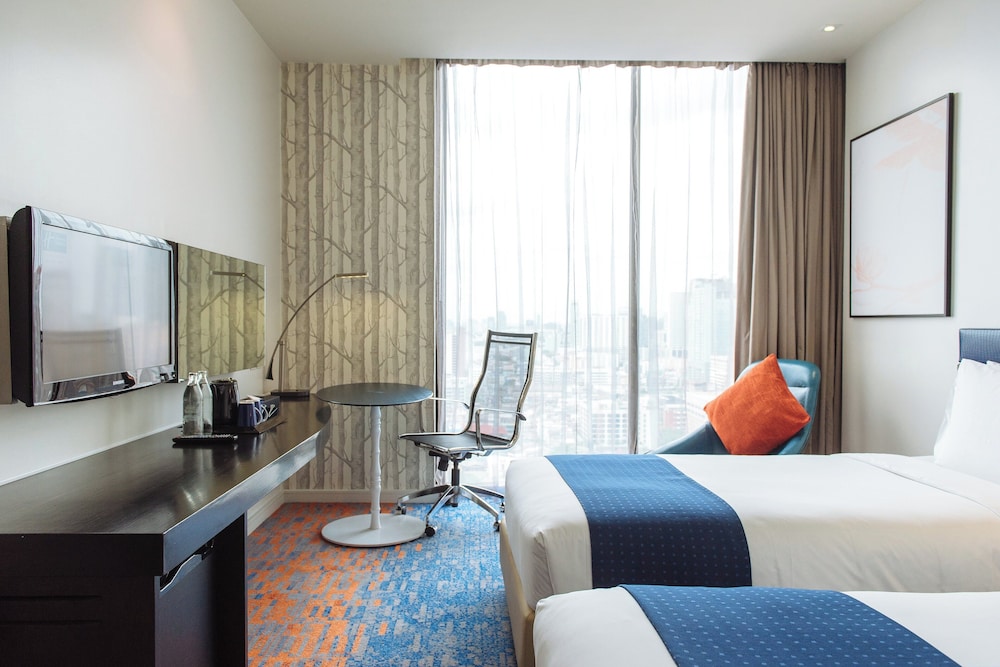 Standard Room, 2 Twin Beds, Smoking, City View (Free Breakfast) thumbnail 5