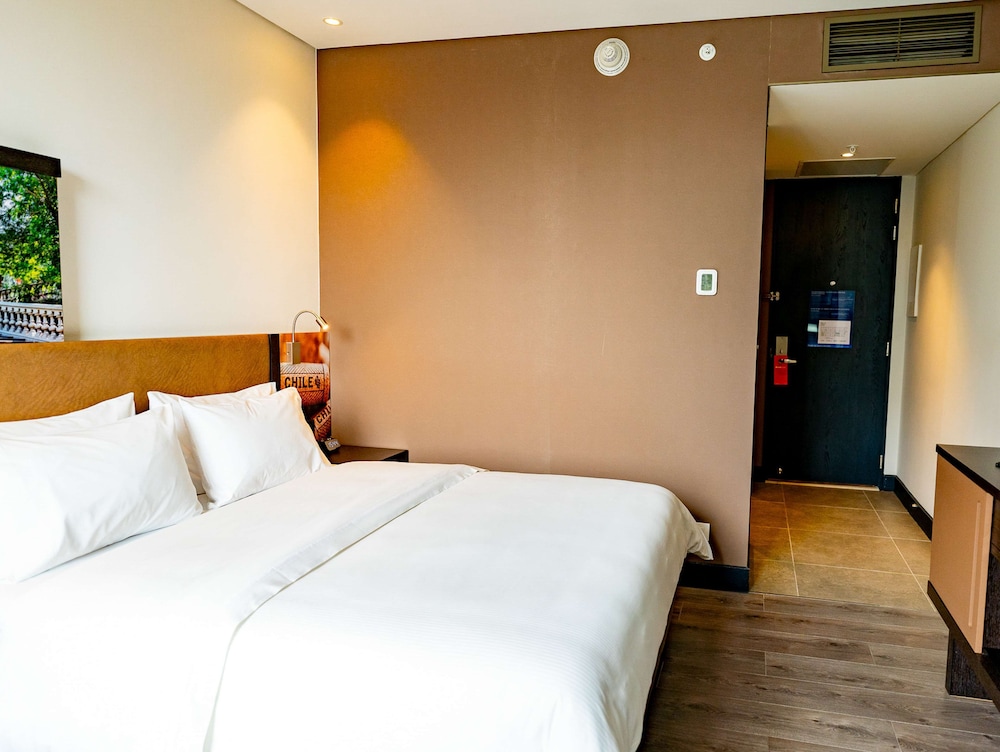 Business Room, 1 Queen Bed, Accessible - Photo 10