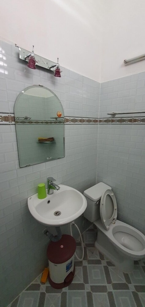Family Room (4 Bathrooms) photo 2