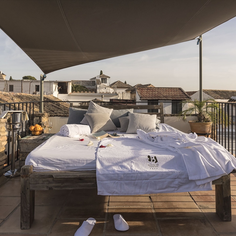 Deluxe Room, 1 Queen Bed, Terrace - Photo 3