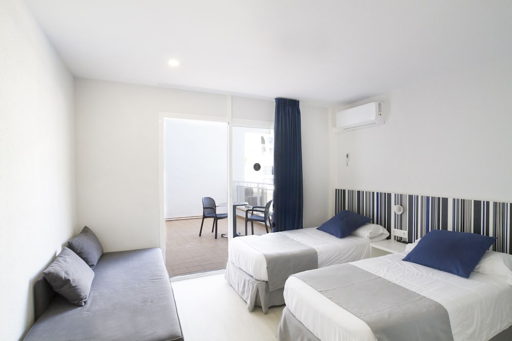 Economy Triple Room - Photo 5