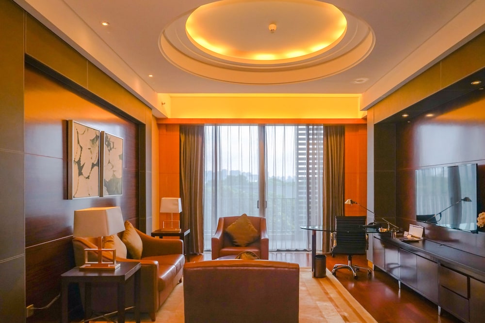 Regency Suite King photo 3