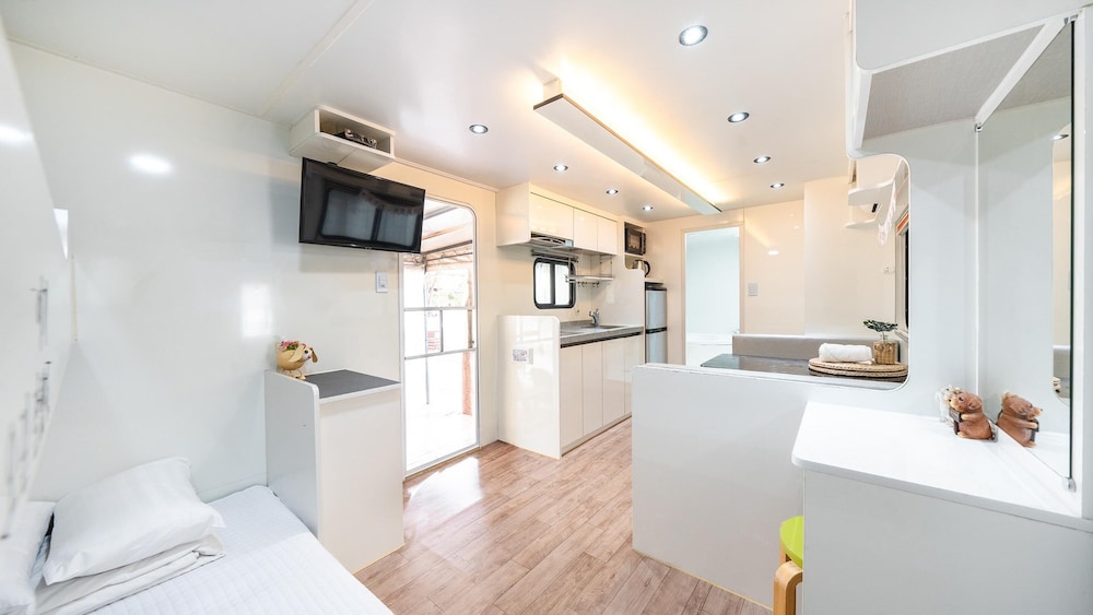 Basic Room, 1 Bedroom (Spa Caravan 2)