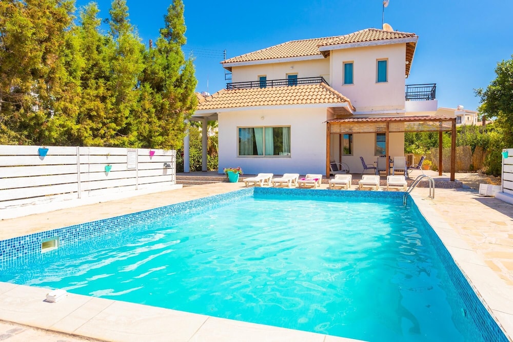 Villa photo 2