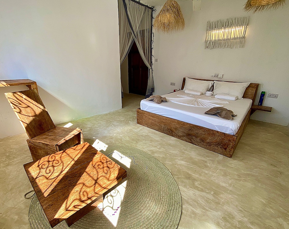 Deluxe Double Room, Non Smoking (Room Upstairs in Villa with Pool)