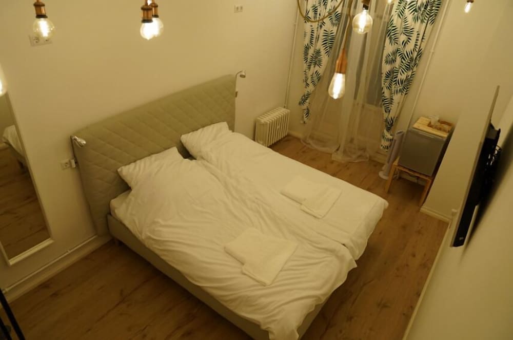 Comfort Room (White)