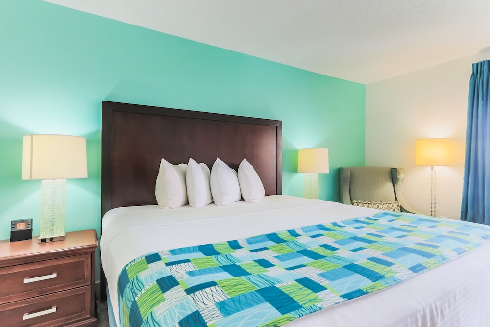 Room, 1 King Bed, Ground Floor - Photo 1