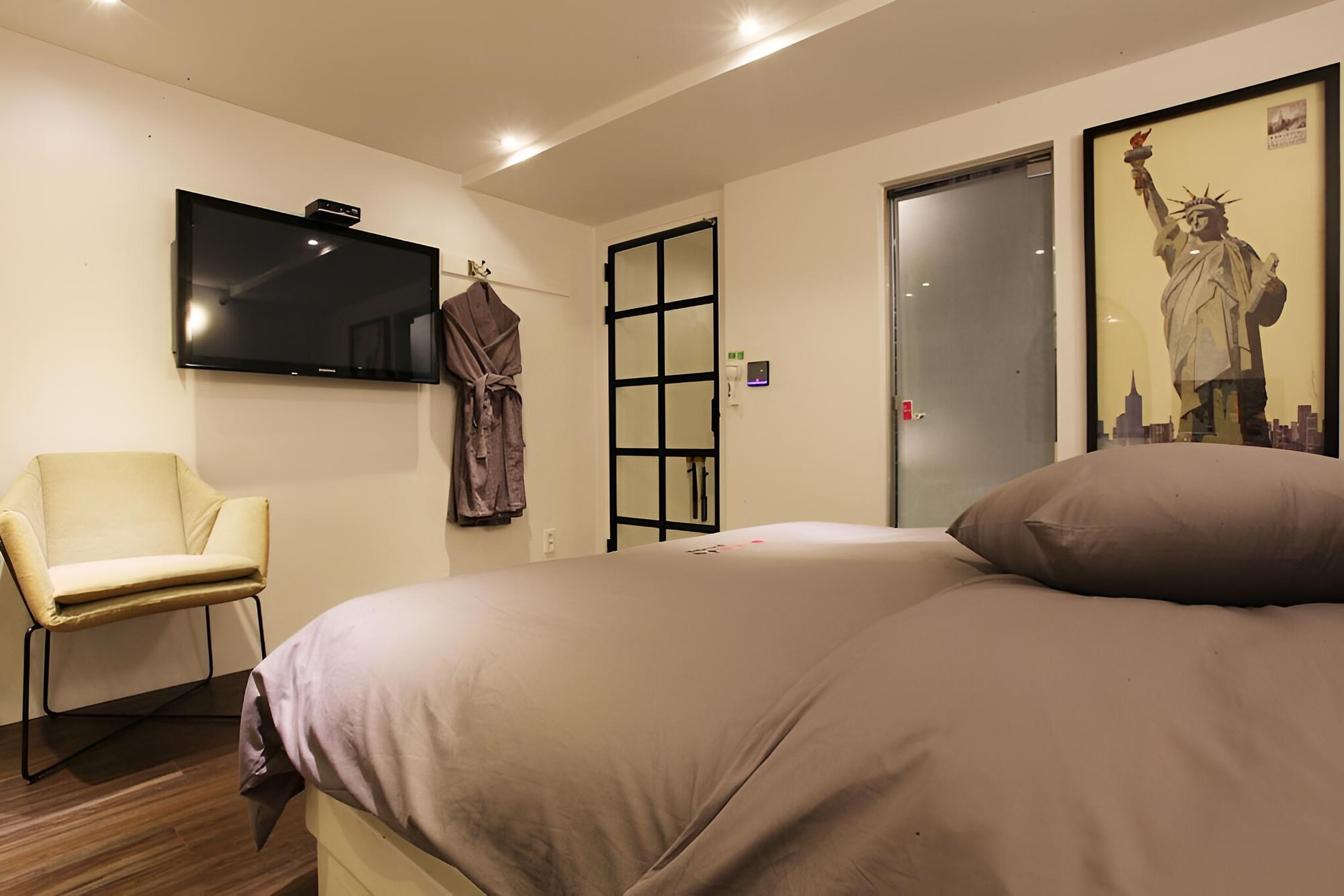 Room (Standard (Netflix Disney+ Tving avail) - Photo 22