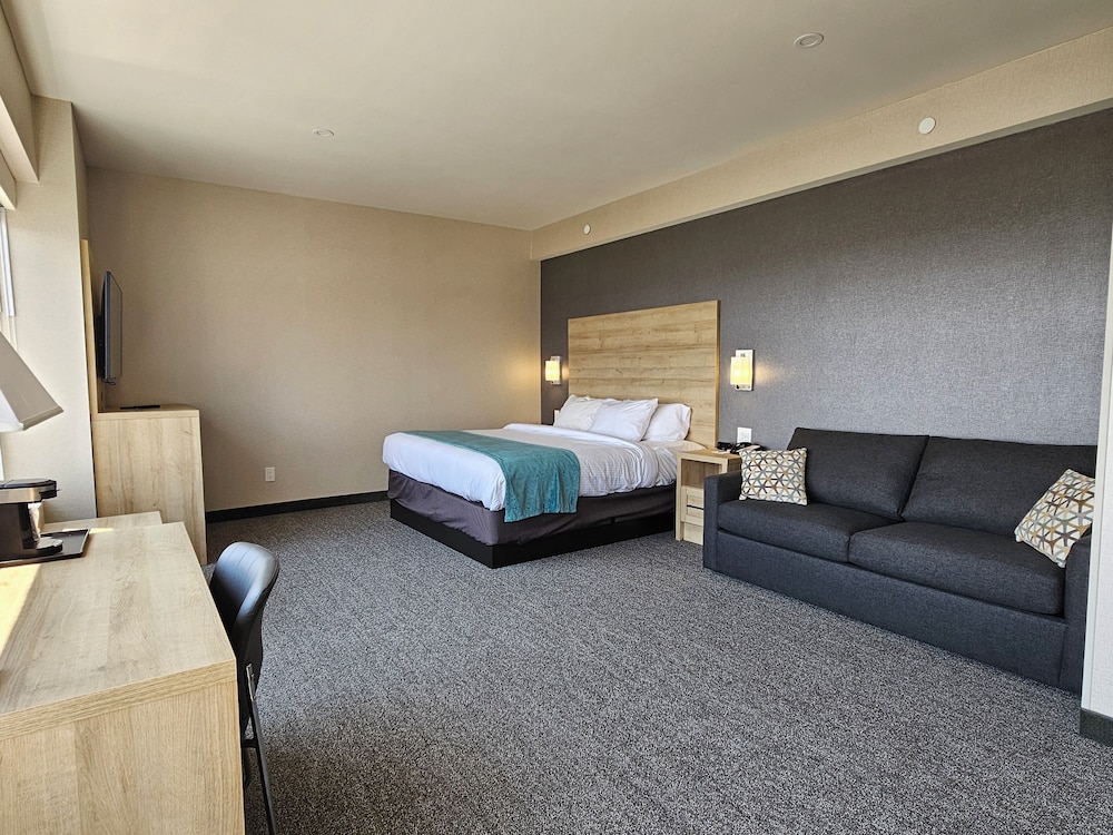 Deluxe Room, 1 King Bed With Sofa Bed, Kitchenette, Corner (Deluxe Kitchenette Suite 1 King Bed)