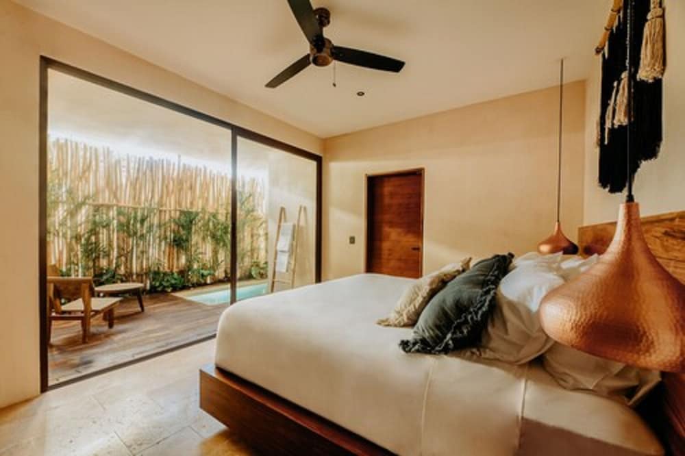 Pool Suite