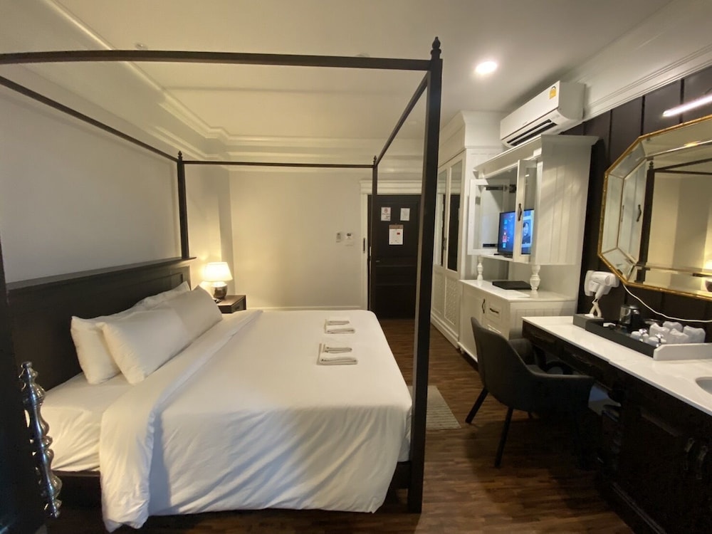 Standard Double or Twin Room - Photo 7