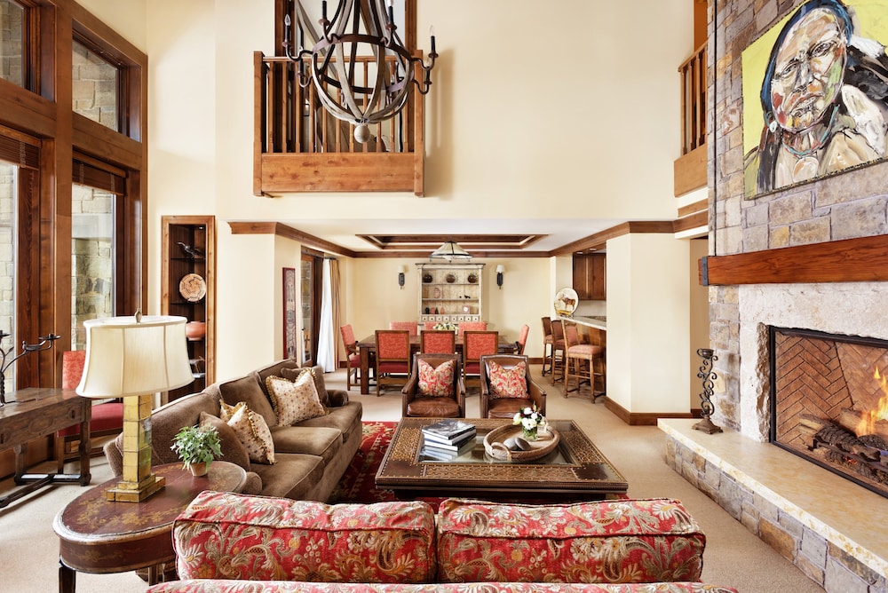 Room, 4 Bedrooms, Non Smoking (The Rendezvous Residence Slopeside) - Photo 4