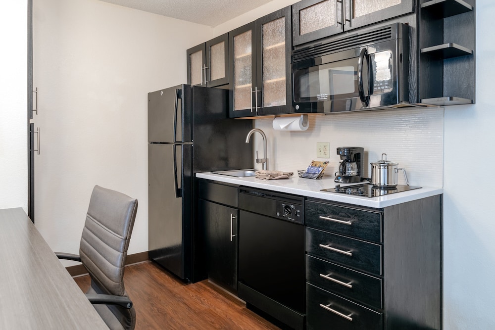 Suite, 1 Bedroom (1 Queen, Sofa Bed) photo 2